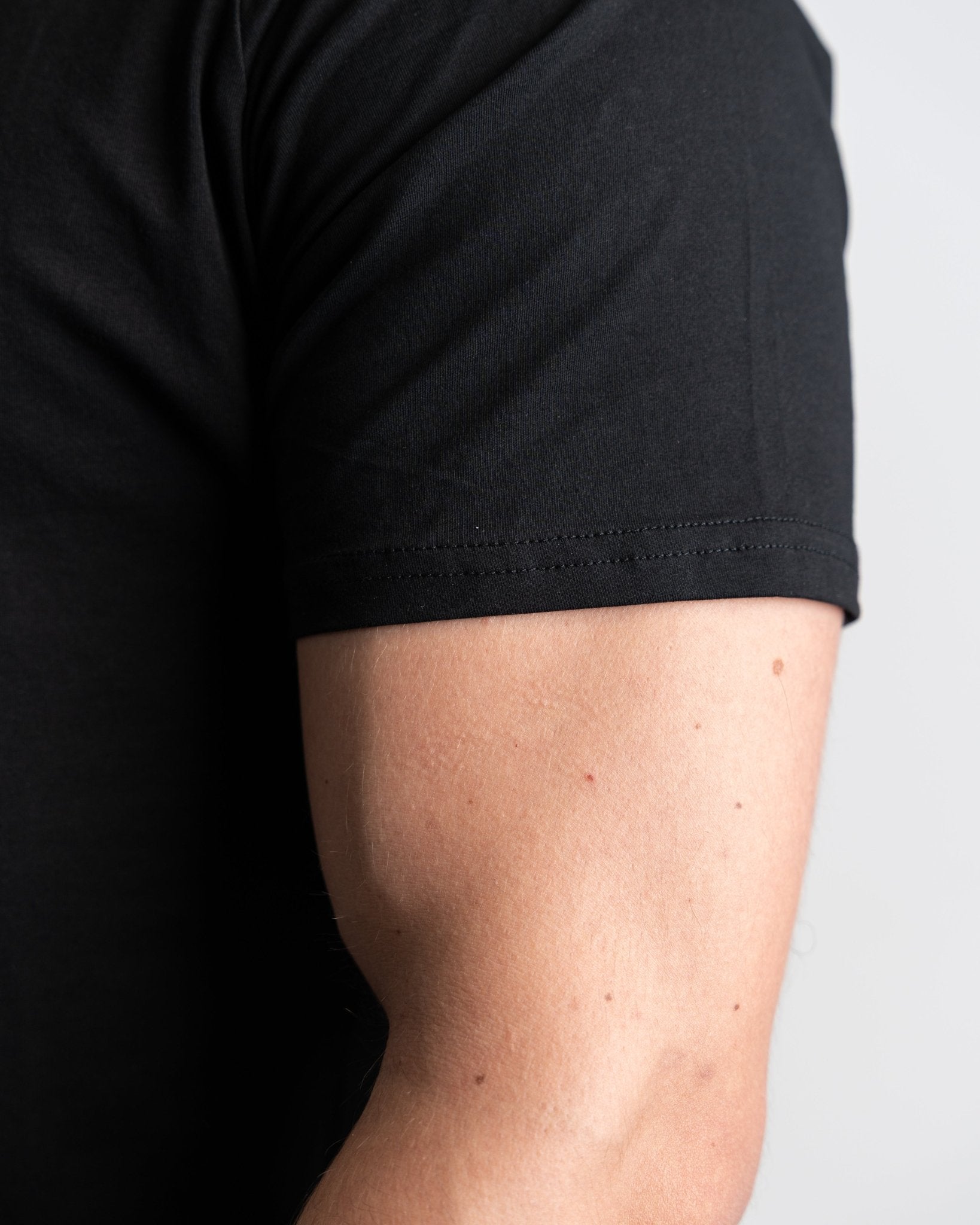 Essential T-Shirt Black Logo - Apexgent