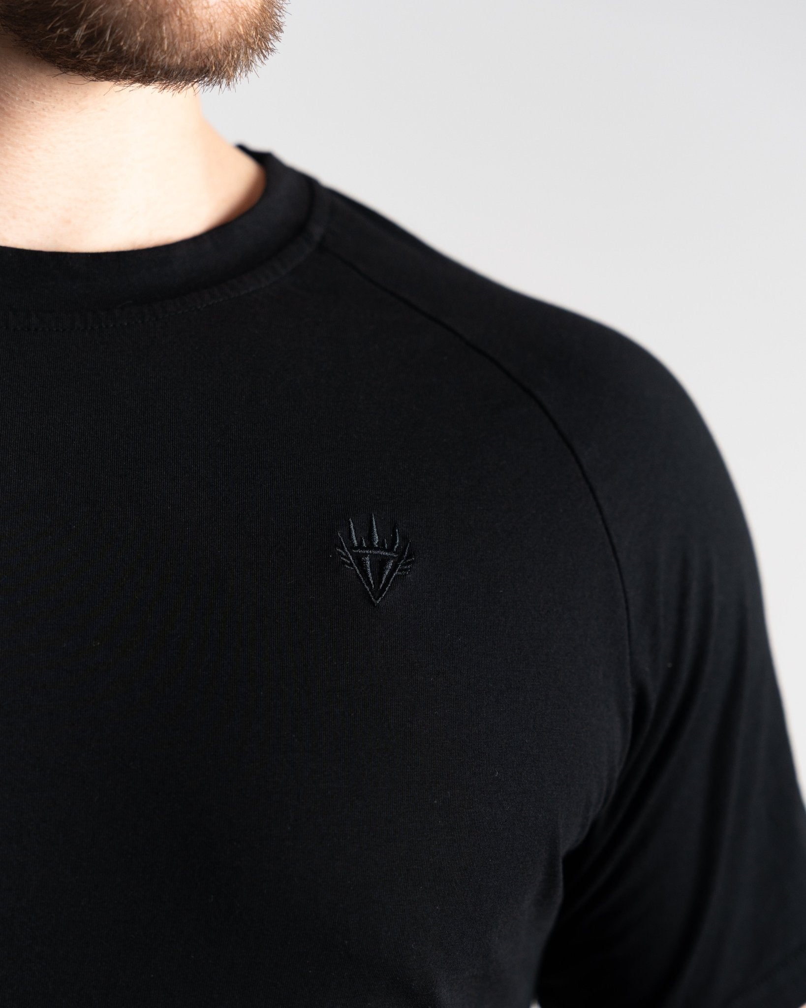 Essential Tee Black Logo - Apexgent