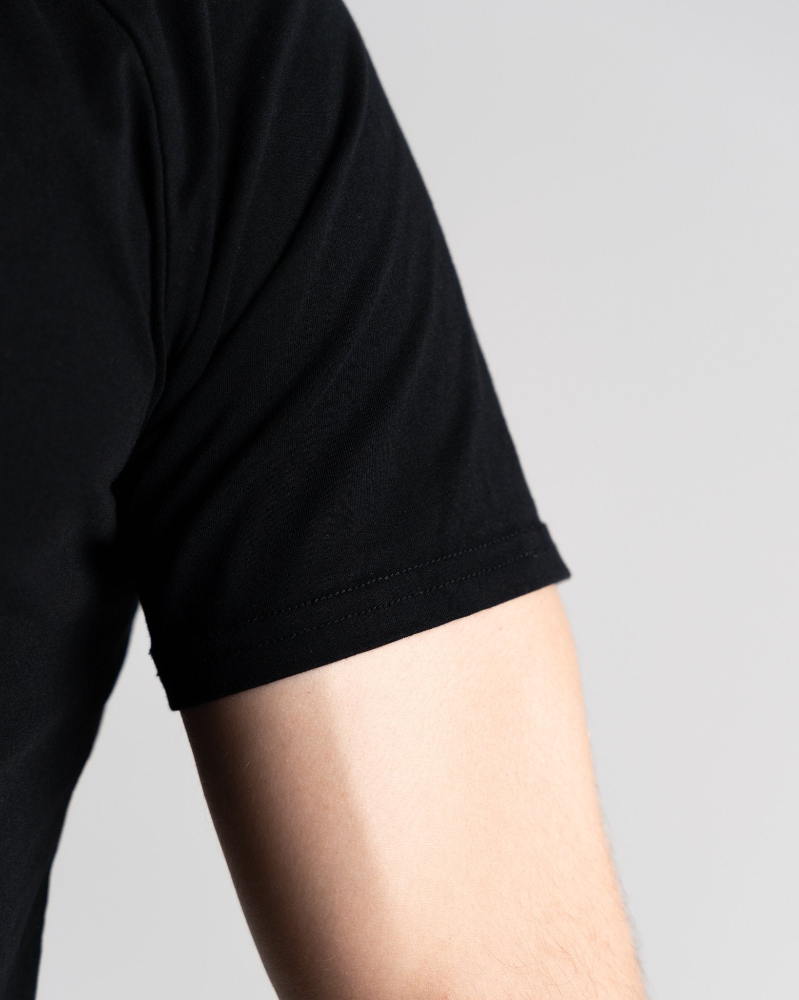 Essential Tee Black Logo - Apexgent